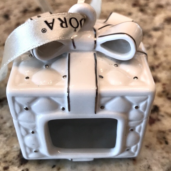 Limited Edition 2016 Pandora Present Gift Collectable Ornament - Picture 5 of 7